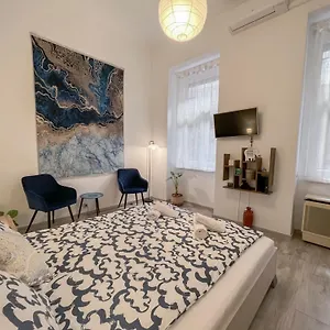 Free Parking, Downtown Near New York Cafe Budapest